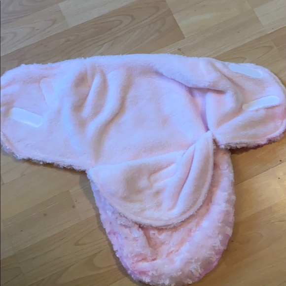 Pink fur swaddle - Picture 3 of 4